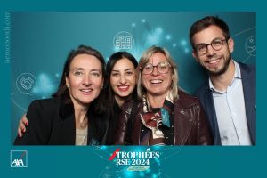 Photobooth Marseille, quatre personnes posent