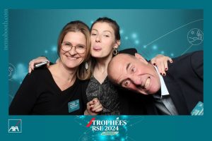 Photobooth Marseille, trois personnes souriantes